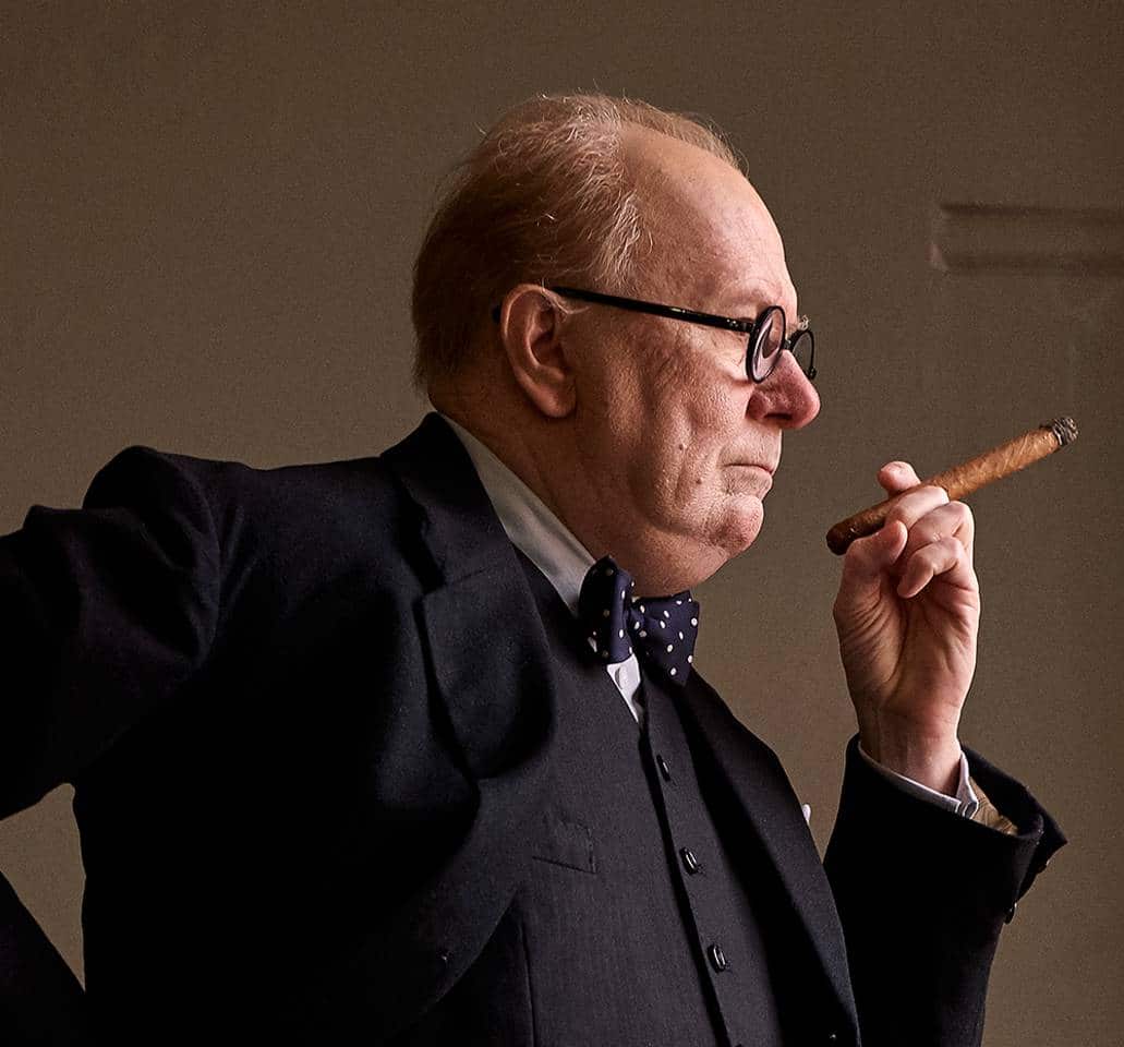 Darkest Hour: 認識できないゲイリー オールドマンが登場する第二次世界大戦中のチャーチル伝記映画の予告編