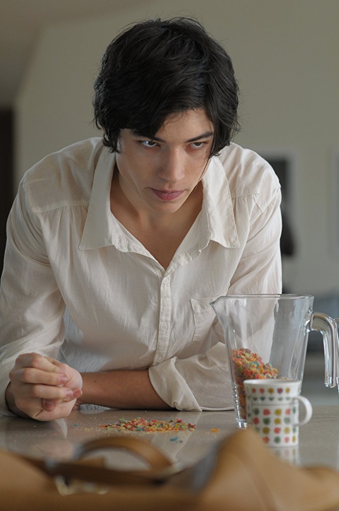 Ezra Miller：News ET Dossiers